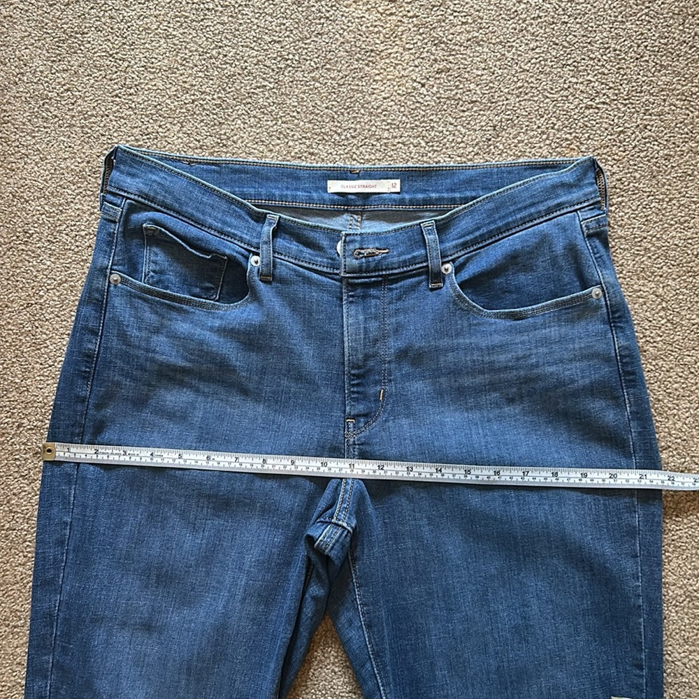 Levi’s Women's Classic Mid Rise Straight-Leg Jean - Picture 13 of 14